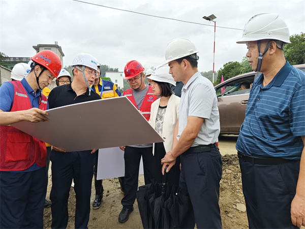 9月19日，江市長(zhǎng)調(diào)研歙縣段防洪治理項(xiàng)目。.jpg