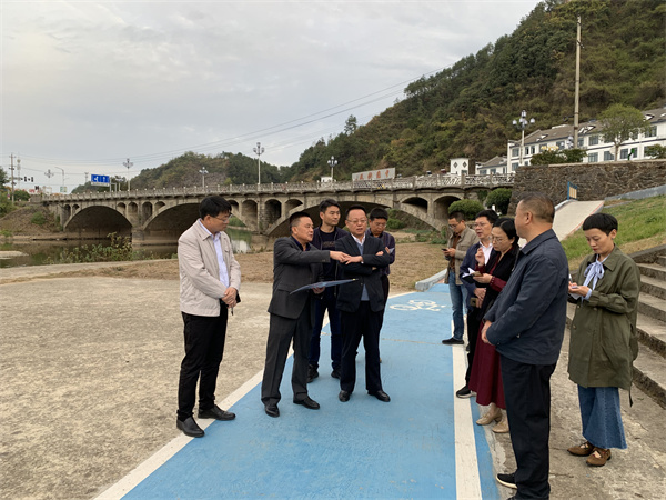 10月25日，縣委書記汪凱調(diào)研豐樂河濱江公園項(xiàng)目.jpg